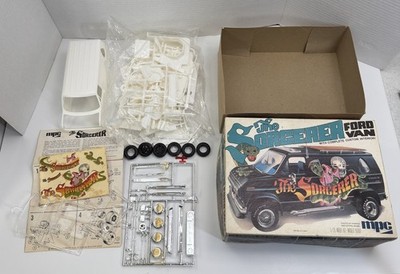 MPC 1977 The Sorcerer Ford Custom Van 1/25 Model Kit 1-0415 READ