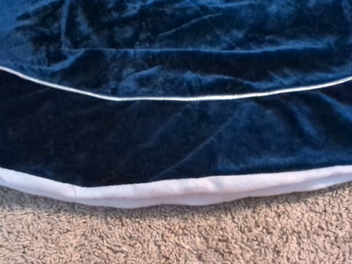 Holiday Time 48 Zoll dunkelblau mit Silberrand Weihnachtsbaumrock - Bild 2 von 3