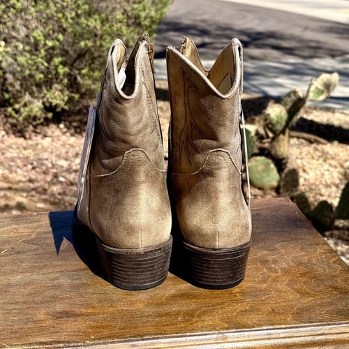 Silver Canyon NWT Cowboy Tan Low Boots sz 8 - Picture 4 of 8