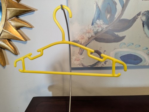 Baby Kleiderbügel 20 Stück hellgelb Kunststoff Kind, Puppe oder Dessous Schrank Zuhause - Bild 4 von 14
