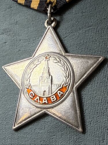 WWII Soviet Union Order of Glory, Class III, Serial # 218547 - Picture 3 of 10