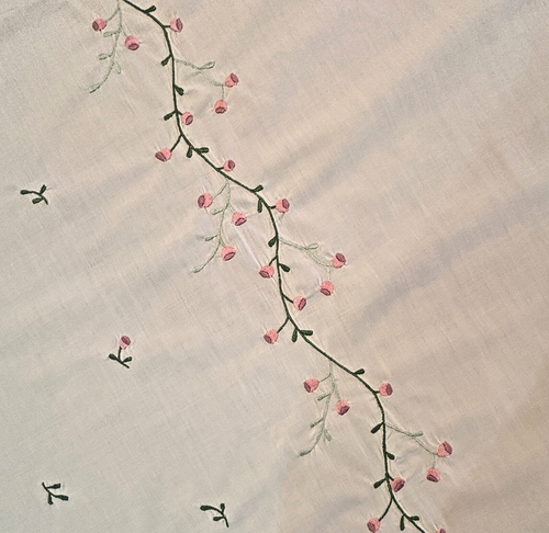 Vintage bestickte ovale elfenbeinfarbene Tischdecke gewellter Rand Blumen Knospe Girlande 65"x100" - Bild 6 von 12