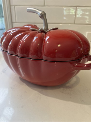 STAUB Tomato Tomate 25cm Cocotte Enamelled Cast Iron Pot Cerise Red - Picture 14 of 14