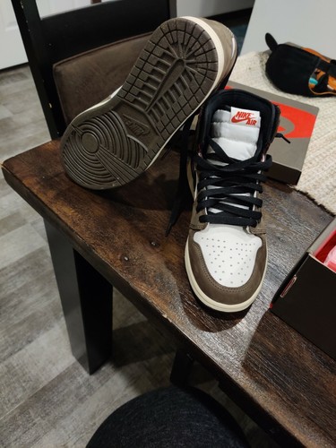Air Jordan 1 Travis Scott High (size 8)
