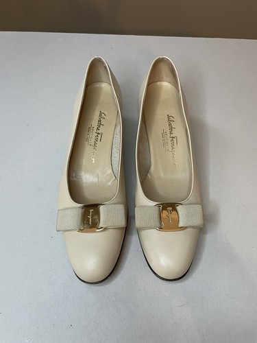 Salvatore Ferragamo Cream Leather Calfskin Classic Vara Pumps Size 8 2A - Picture 5 of 10