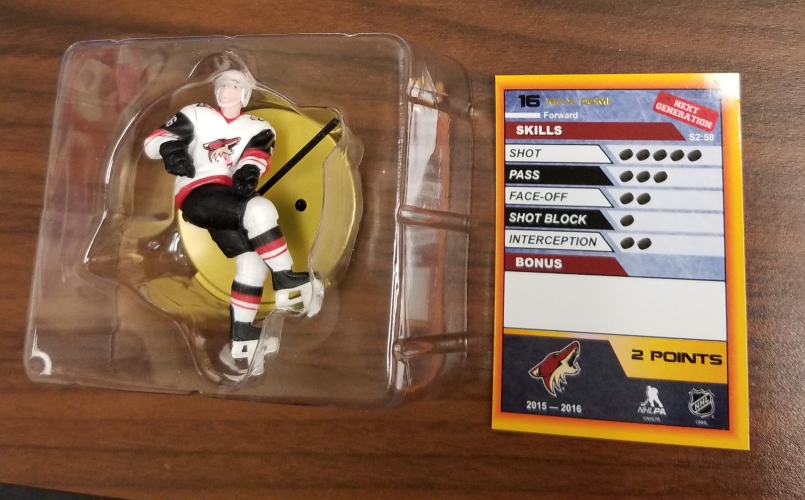 JAMES VAN RIEMSDYK Toronto Maple Leafs 2.5/" Series 1 NHL Imports Dragon LOOSE