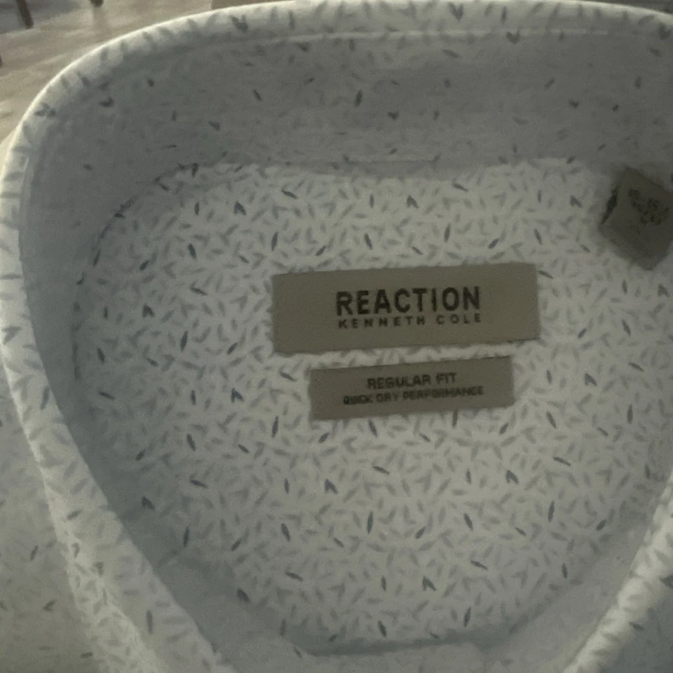 Camisa social masculina Kenneth Cole Reaction secagem rápida desempenho, branca/azul, M - Imagem 2 de 4