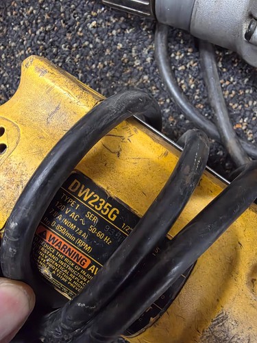 3 DEWALT DW235G 1/2" (13mm) Variable Speed Corded VSR Drill - Picture 4 of 4