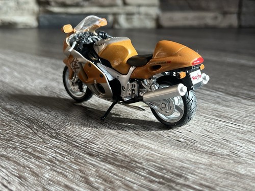 Maisto 1/18 Scale 1999 Suzuki GSX1300R Huyabusa Sportbike Diecast Motorcycle Toy - Picture 6 of 10