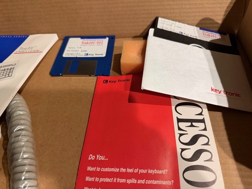 💻 Vintage Keytronic Trak101 AT Keyboard – IOB | Unused | Complete with Disks - Picture 6 of 12
