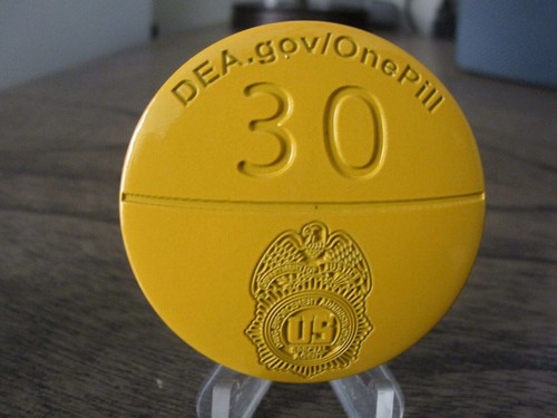 DEA Drug Enforcement Administration One Pill Can Kill Orange Challenge Coin - Bild 5 von 6