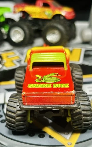 RARE VTG Hot Wheels Snake Bite Monster Truck!!