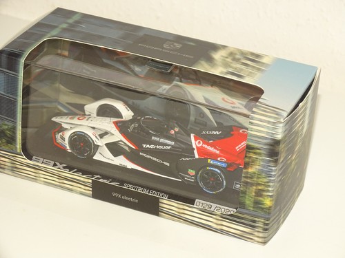 Minichamps 1:43 Porsche 99X electric Sprectrum Edition unbespielt in OVP - Bild 3 von 3