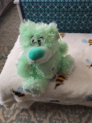 Pfoten Plüsch grüner Teddybär Cartoon-Stil Stofftier