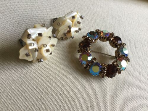 Vintage Costume Jewelry Aurora Borealis Circle Pin Pr. Mother of Pearl Earrings - Picture 2 of 10