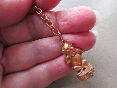 ANTIQUE VINTAGE OLD GOLD PLATED SEE NO EVIL THREE WISE MONKEYS FOB CHARM PENDANT - Picture 12 of 16