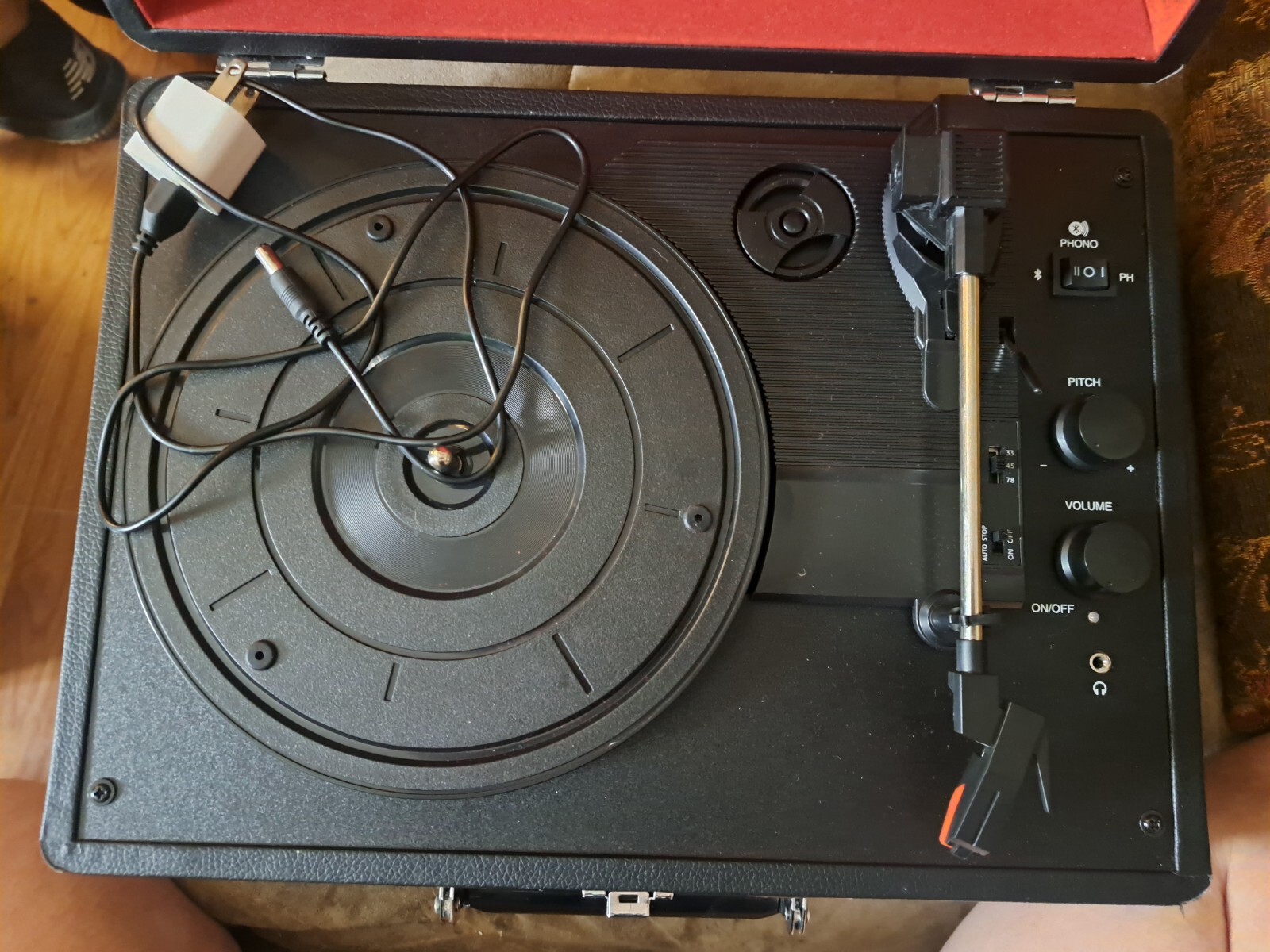 Crosley CR8017ABK Voyager Vintage Portable Turntable Black