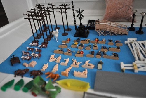 Lot- HO Animals, Scenery, Telephone Poles, Street Lamps, People, Marx Crossing - Bild 3 von 6