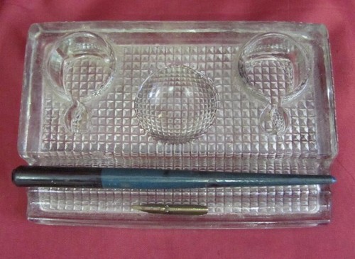 1930s ANTIQUE ART DECO CRYSTAL GLASS DUAL INKWELL WITH PEN & NIB - Picture 1 of 9