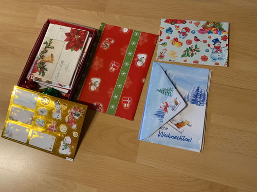 Weihnachtsset mit Karten, Umschläge und Geschenkpapier , Schleife u.Anhänger - Bild 3 von 5