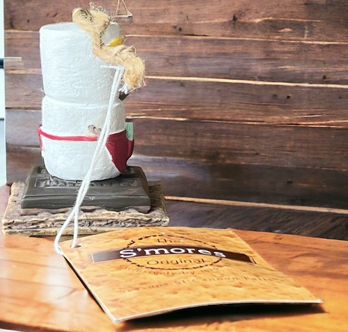 S'mores Original Waiter Serving Tea & Pie Ornament Midwest Seasons Cannon Falls - Picture 5 of 6