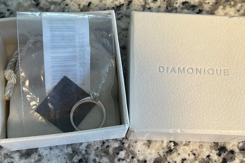 Diamonique 1.00 cttw Solitaire Ring, Platinum Clad Pear Sz 7 New In Box - Picture 9 of 9