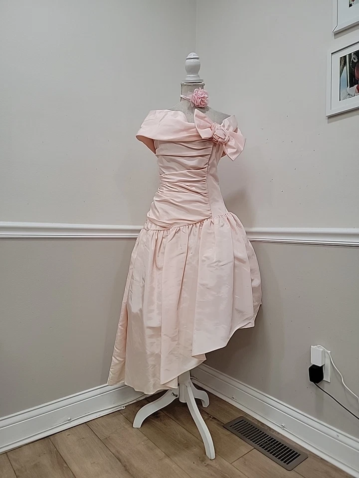 Jessica McClintock Vestido Tafetán Rosa Fuera del Hombro, Fiesta, Vintage, Años 80’s Foto 2 de 4