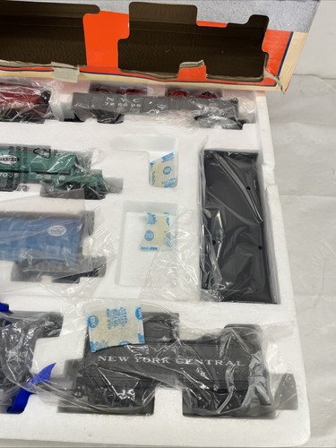 Lionel New York Central Flyer Freight Train with Real Smoke 6-30103 - Picture 4 of 6
