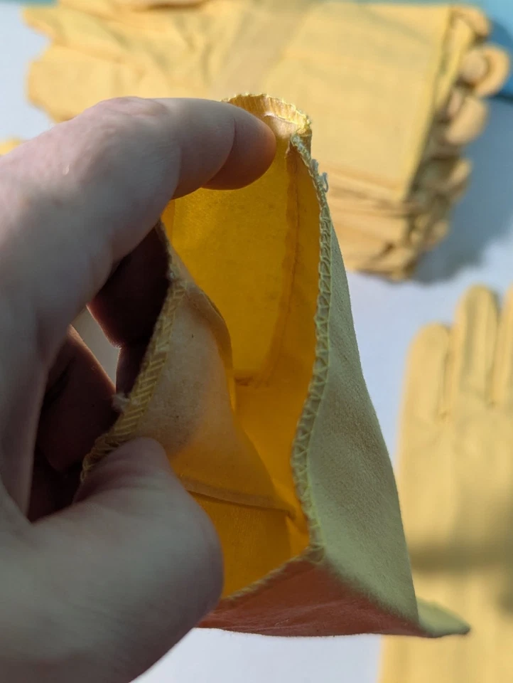 Lote vintage de guantes de jardinería amarillos Foto 4 de 4