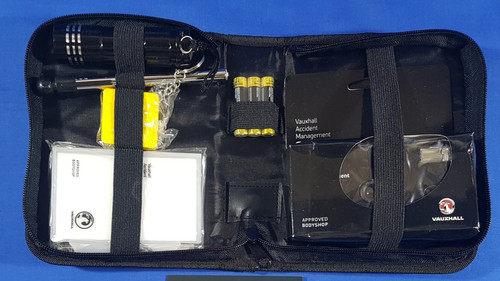 Retro Vauxhall Incident Pack mit Kamera, Taschenlampe, Batterien, Maßband & Pad