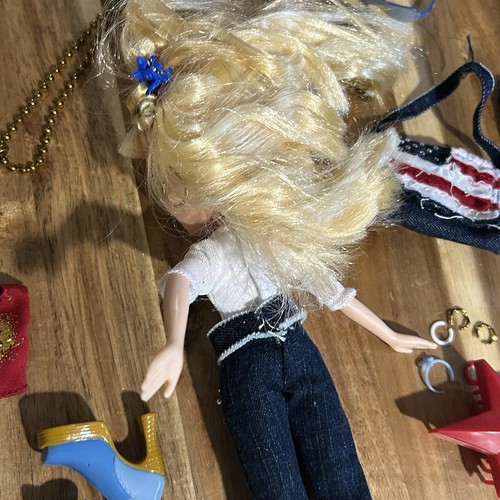 Bratz Cloe IndepenDance Doll Near Complete 2003 clothes shoes Coat accessories - Picture 6 of 11
