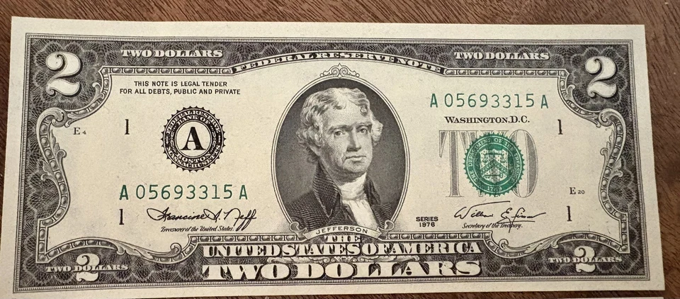 Uncirculated Two Dollar Bill Sequenial Low Number A 1976 DC Series Lot of Five - Image 2 of 4