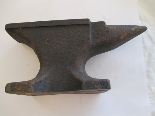 VINTAGE SMALL CAST IRON ANVIL 8 lb. 5 oz. GUNSMITH/JEWELER/BLACKSMITH. Solid. - Picture 12 of 15