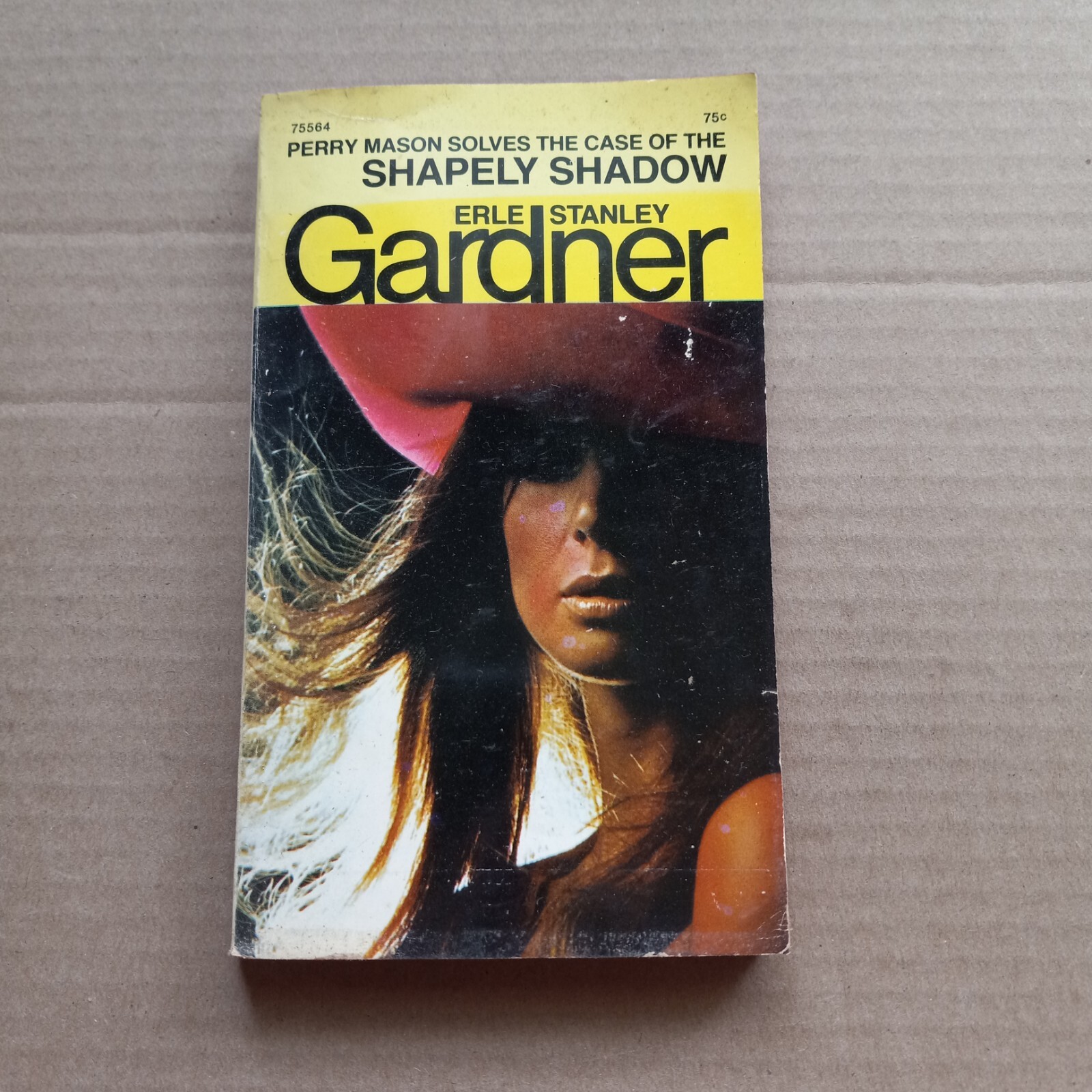 perry-mason-case-of-the-shapely-shadow-softcover-pocket-books-1970