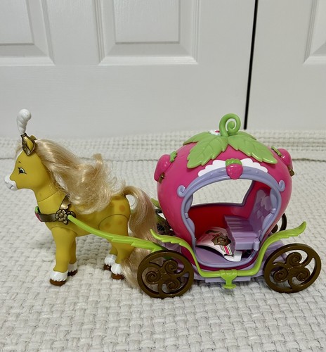 Strawberry Shortcake Berry Magical Castle & Carriage Play-set, Retired 2005 - Picture 13 of 18