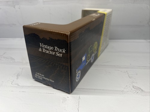 Ertl 1931 Hawkeye Flatbed Truck w/ John Deere Waterloo Boy Vintage Truck/Tractor - Picture 3 of 20