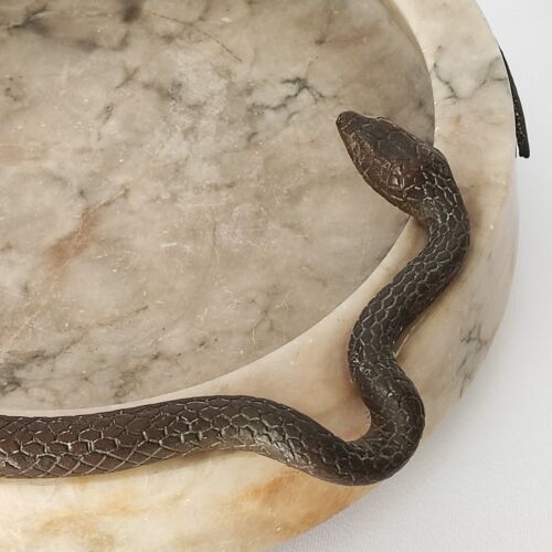 Svuotatasche in alabastro con serpente in bronzo - Anni '20 (cod. 1535) - Foto 11 di 24
