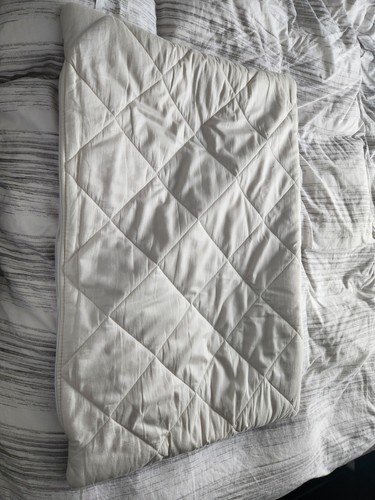 Woolroom Pillow Protector Organic Washable Wool Pillow Cover Standard - Zipped - Picture 4 of 5