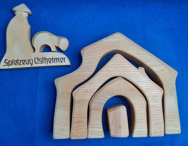 Ostheimer Haus 4-teilig buchenfarbig größtes 27 cm neu-aus Ladenauflösung Ostheimer Haus 4-teilig buchenfarbig größtes 27 cm neu-aus Ladenauflösung