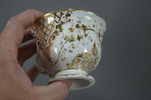 Schumann Berlin Gold Floral Scrollwork & Diamonds Tea Cup & Saucer C.1851-1869 - Picture 4 of 12