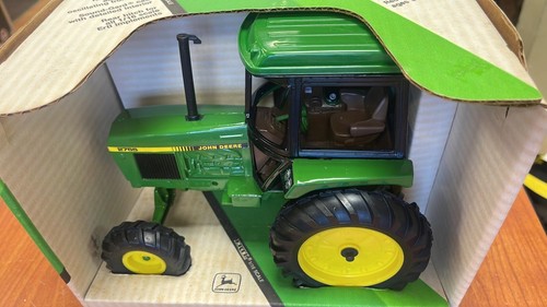 ERTL John Deere 2755 Utility Farm Tractor With Cab Wide Front Axle Die-Cast 1:16 - Picture 3 of 8