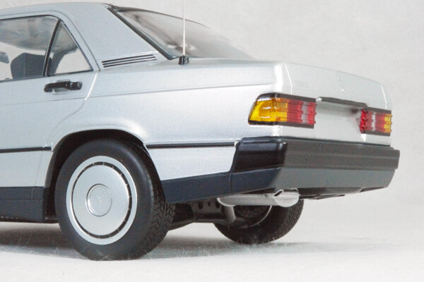 1/18 Mercedes Benz 190E (W201) / Silver MERCEDES BENZ