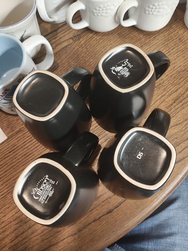 Lot of 4 Gibson Elite Stoneware BLACK COFFEE CUPS Mugs Durable w Maroon Interior - Picture 4 of 5