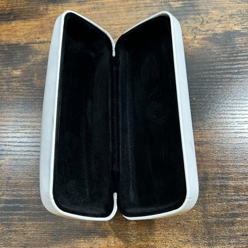 Nine West Ladies Hard Clamshell Eye Glass Sunglass Case White Black Interior-857 - Bild 5 von 6