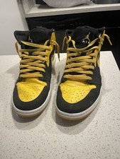 Jordan 1 Mid New Loves Size 13