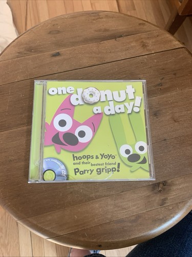 Hoops & YoYo and Parry Gripp - One Donut a Day! (2007 Oglio/Hallmark) - Foto 13 di 13