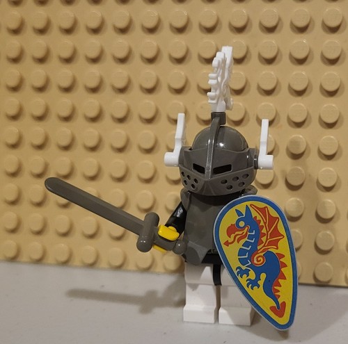 LEGO Black Knight Minifigure - White Dragon Plumes & Armor - 6086