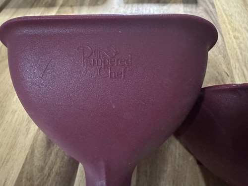 PAMPERED CHEF Cranberry mittelgroßer Silikontrichter stapelbar 3 Zoll und 4 Zoll - Bild 7 von 9