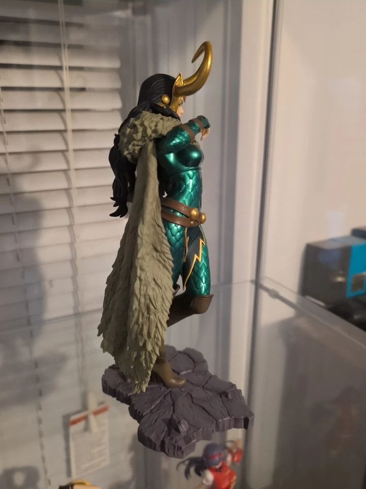 Estatueta Kotobukiya Universo Marvel Lady Loki Bishoujo escala 1/7 - Imagem 2 de 4