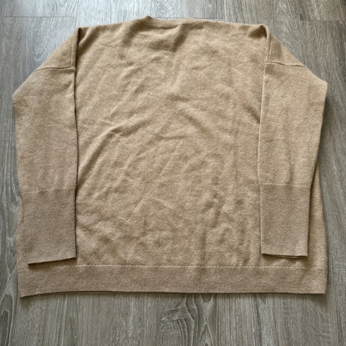 J Crew 100% Cashmere Camel V-neck Boyfriend Sweater Size S Oversized - Picture 7 of 7